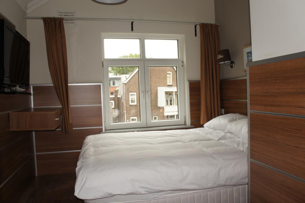 Hotel Erasmus Rotterdam Oda fotoğraf